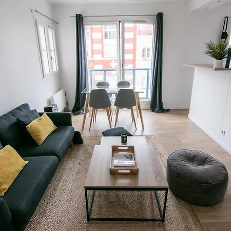 Design Apt Near Grand Place ליל